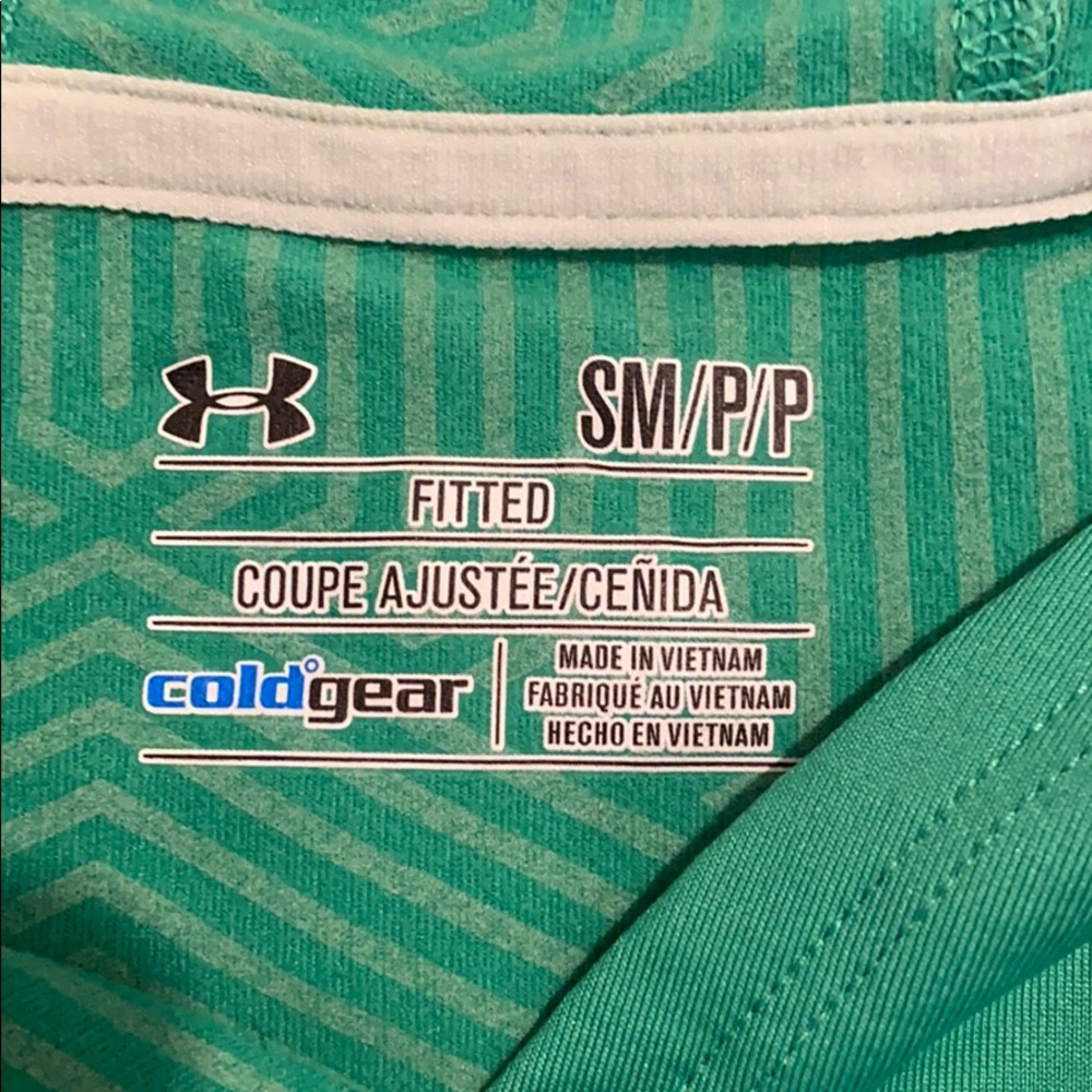 Under Armour Fitted Hooded Dri-fit top - Picture 3 of 4